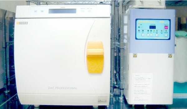 外科手術用の手指消毒、術衣の着用、器具の滅菌も徹底|インプラント治療で選ばれる名古屋の歯科医院